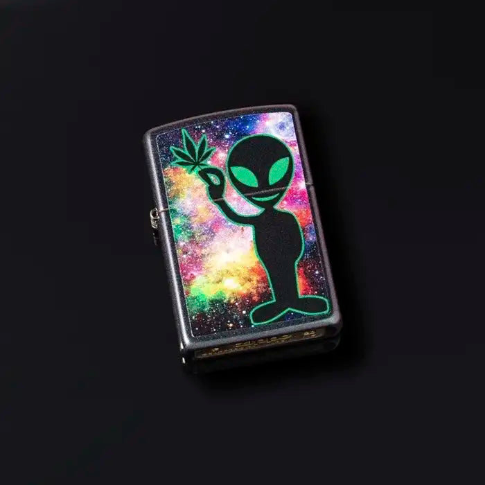 Zippo-Feuerzeug – Alien-Design schillernd