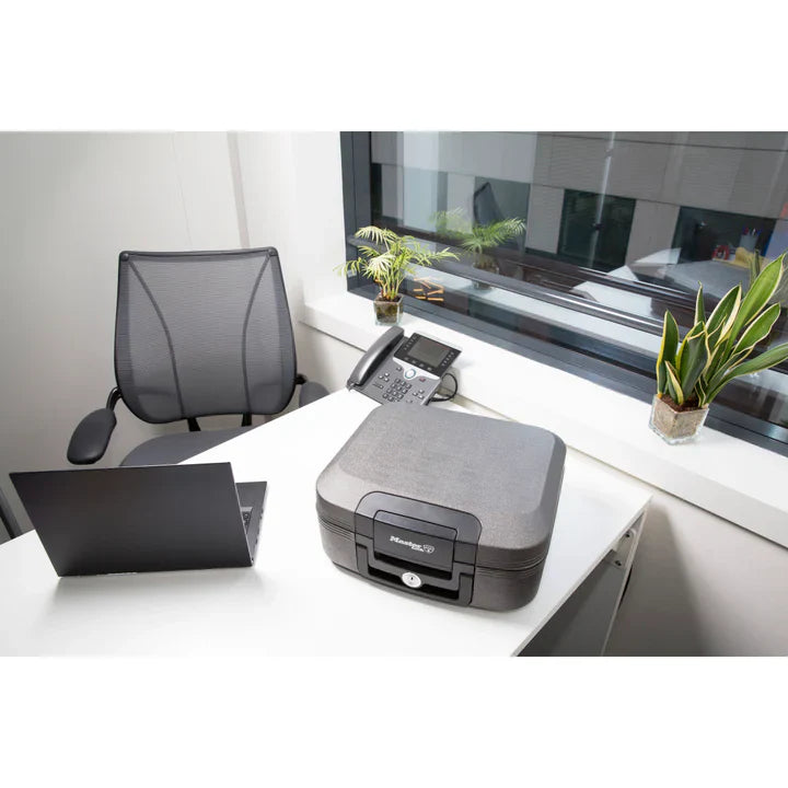 MasterLock - Brannsikker og Vanntett Sikkerhetskoffert - A4‑format - Game-On.no