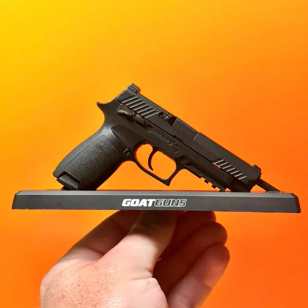 Goatguns - Mini Sig Sauer M17 Pistol - Svart - Replika Modell - Game-On.no