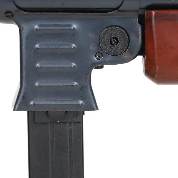 Specna Arms Schmeisser MP41 Retro, nærbilde av magasin og magasinbrønn