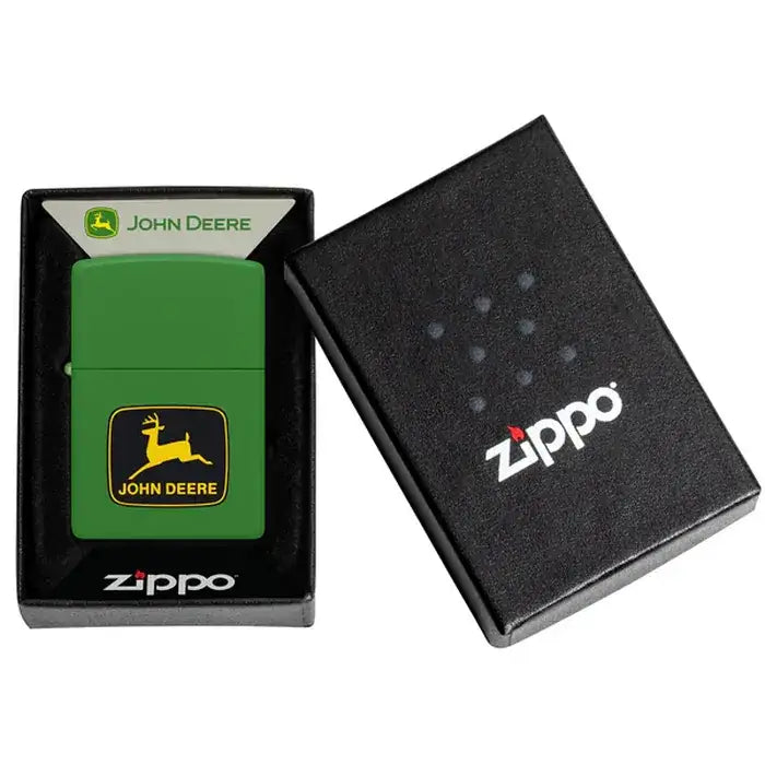 Zippo - John Deere Motiv - Moss Green Lighter - Game-On.no